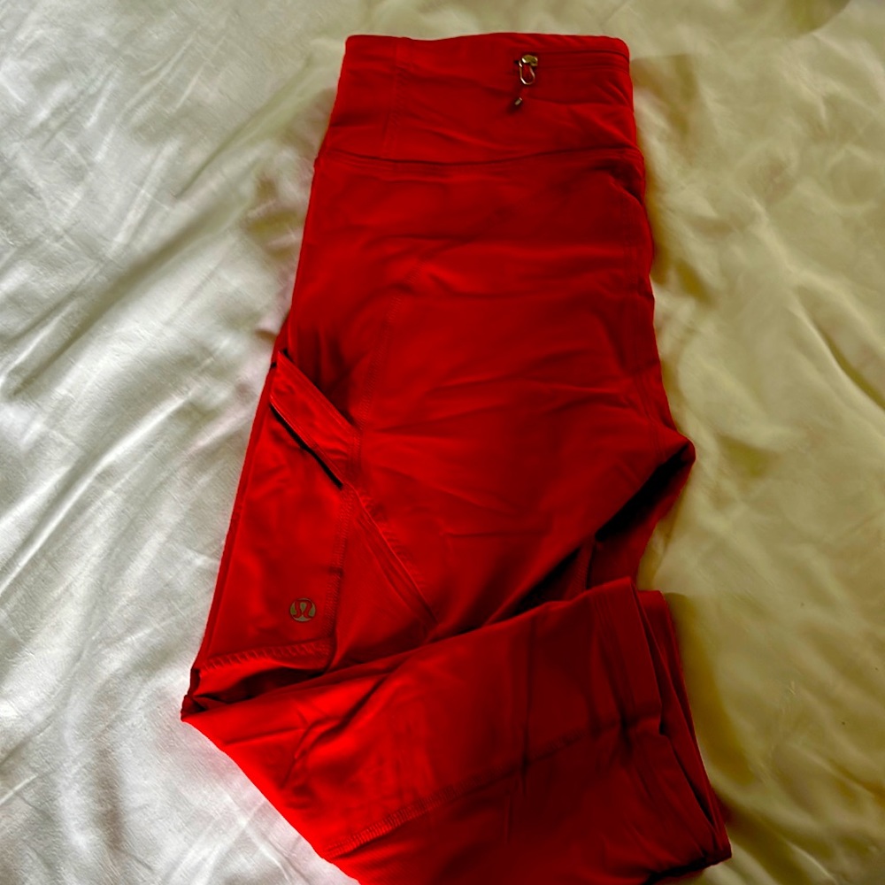 Lululemon Athletica Red cropped Leggings size 4